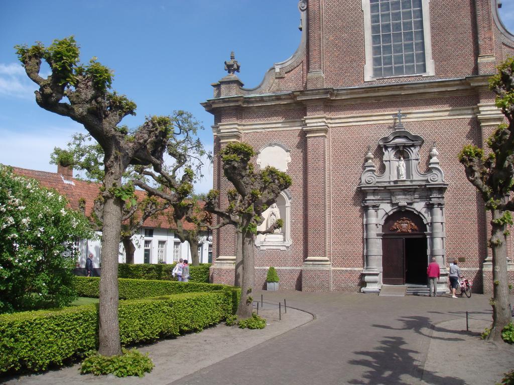 B&B De Grote Plaats Hoogstraten Exterior foto